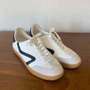 Steve Madden sneaker